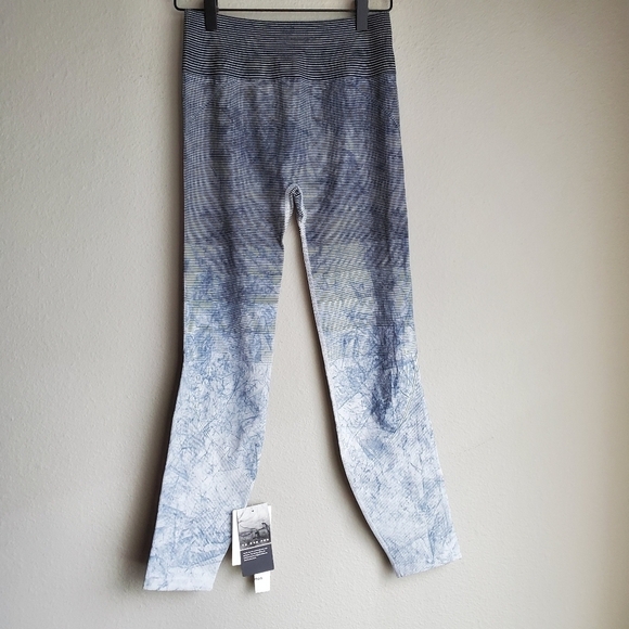 Lululemon Ebb to Train Tight size 8 NWT - Picture 5 of 7